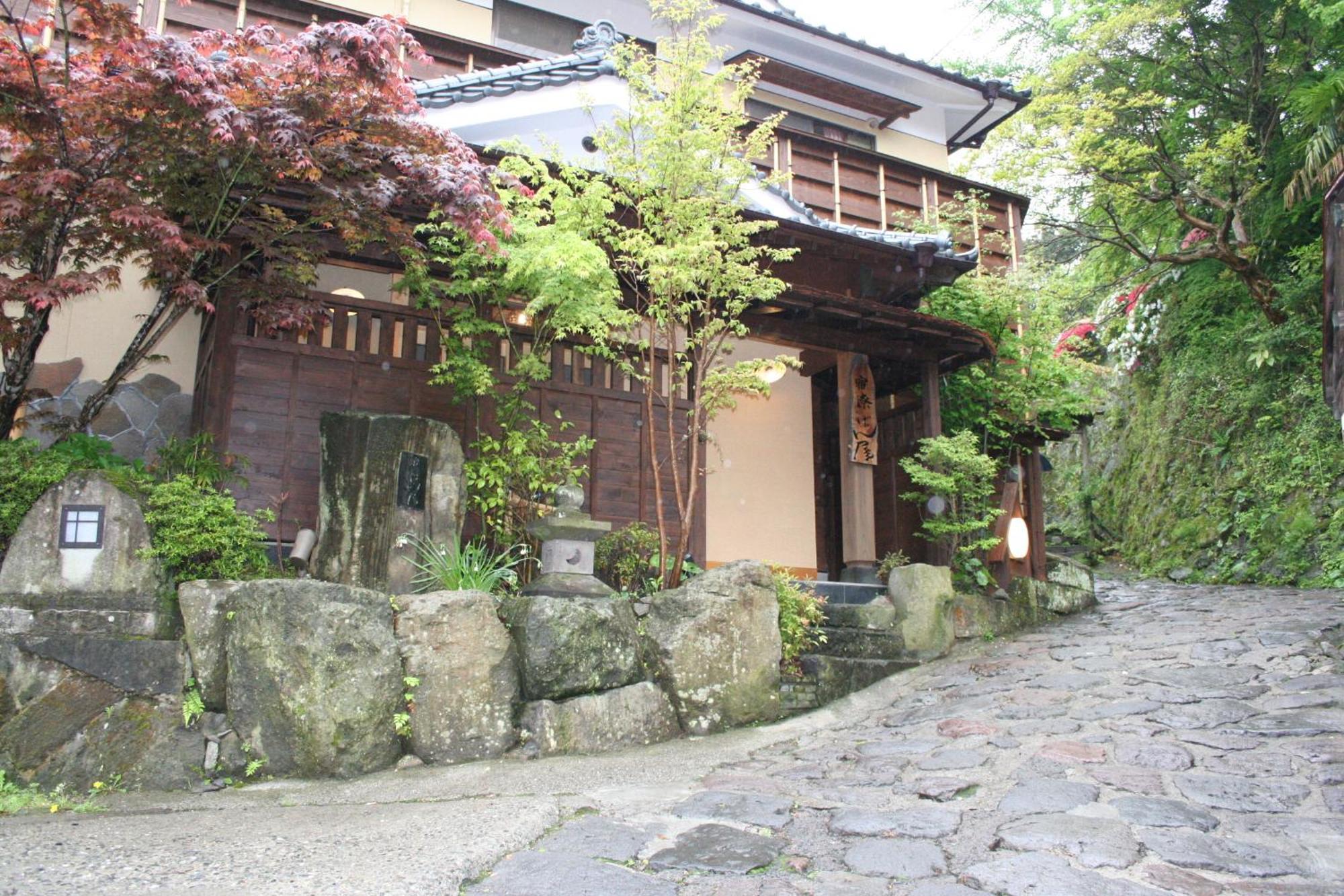 Ban-Ya Hot Spring Inn Юфу Экстерьер фото