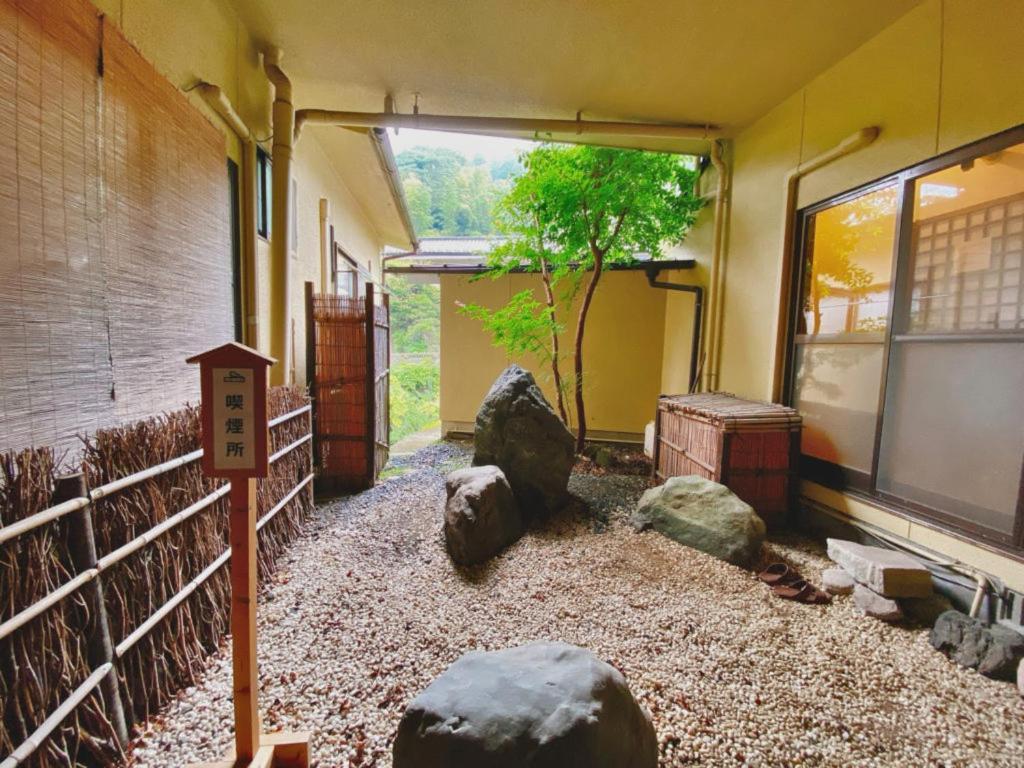 Ban-Ya Hot Spring Inn Юфу Экстерьер фото