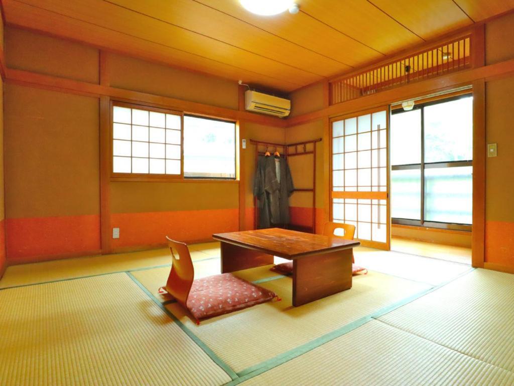 Ban-Ya Hot Spring Inn Юфу Экстерьер фото