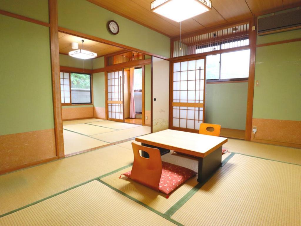 Ban-Ya Hot Spring Inn Юфу Экстерьер фото