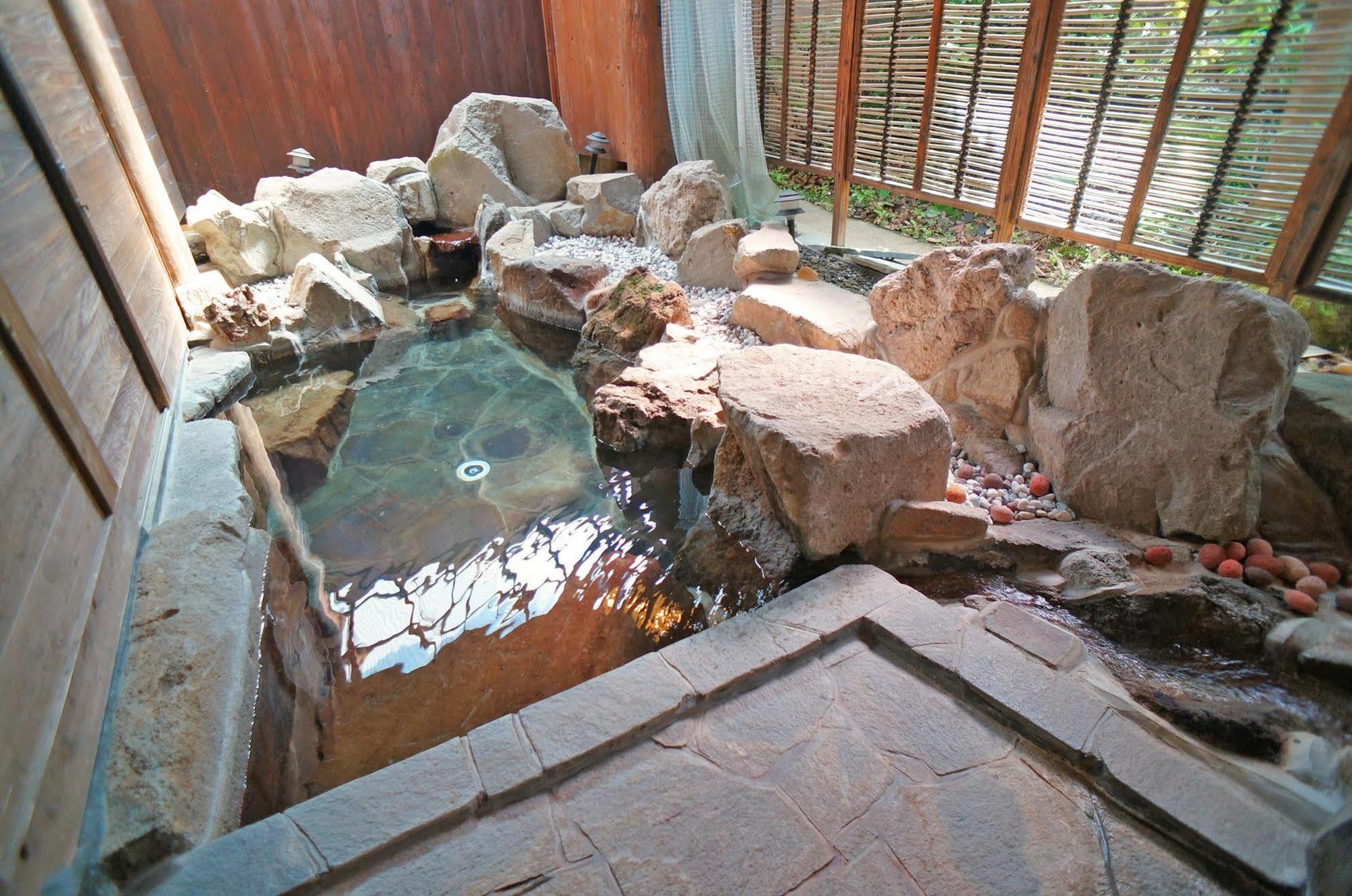 Ban-Ya Hot Spring Inn Юфу Экстерьер фото