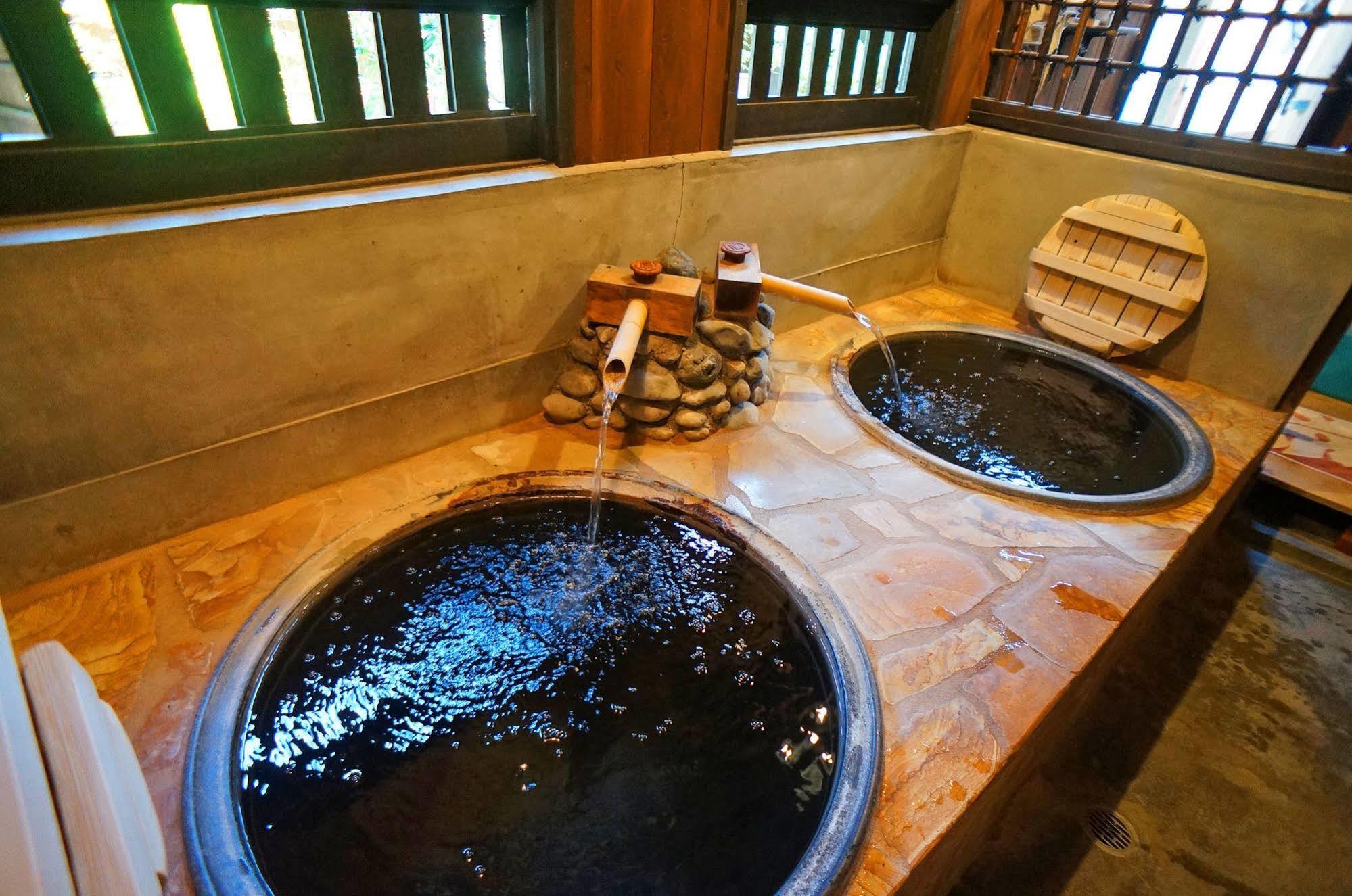 Ban-Ya Hot Spring Inn Юфу Экстерьер фото